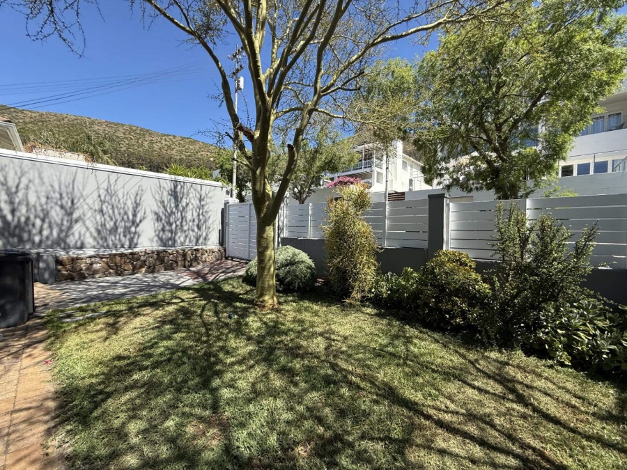 To Let 2 Bedroom Property for Rent in Fresnaye Western Cape
